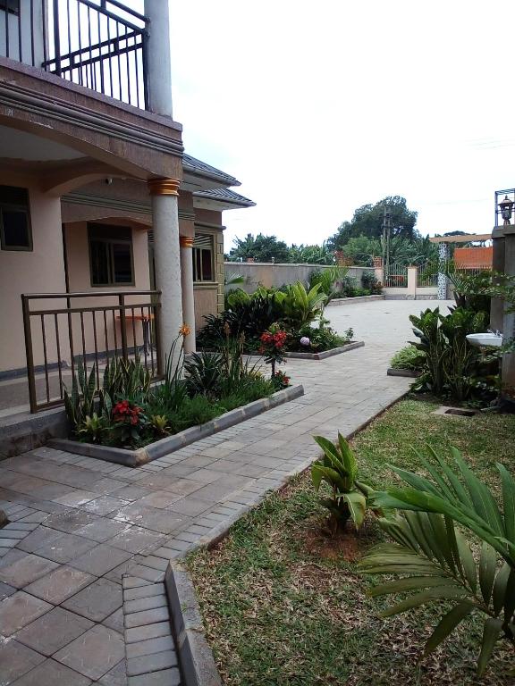 Harlow Hotel Mbalala