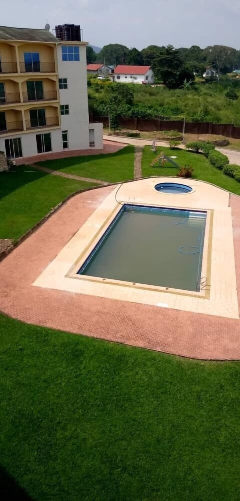 Hawaii Resort, Entebbe