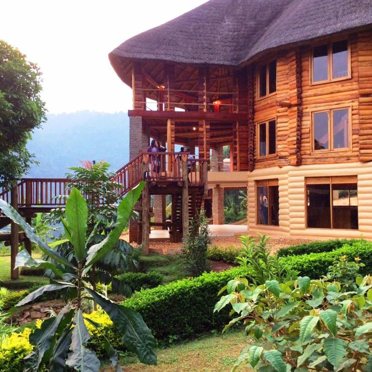 Trackers Safari Lodge