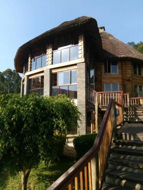 Trackers Safari Lodge