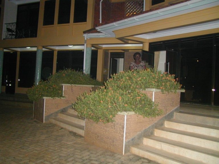 Crown Suites Hotel, Mbale