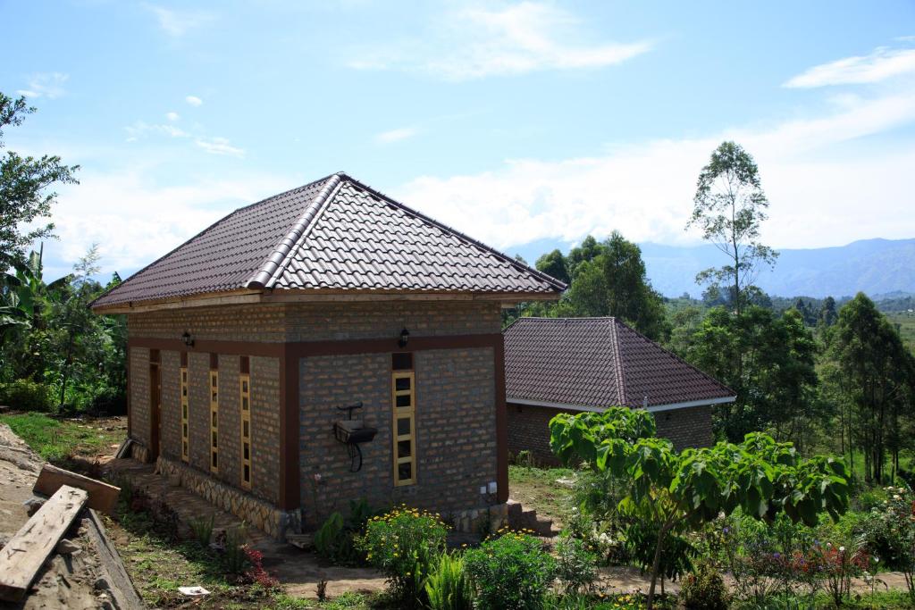 Apuuli Safaris & Cottages, Fortportal