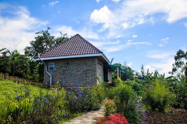 Apuuli Safaris & Cottages, Fortportal
