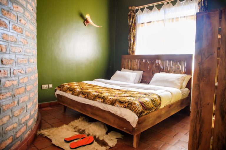 Apuuli Safaris & Cottages, Fortportal