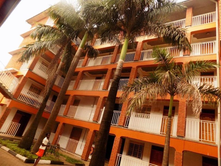 Hotel Palm Springs, Masaka