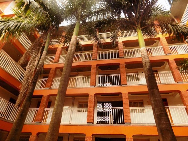 Hotel Palm Springs, Masaka