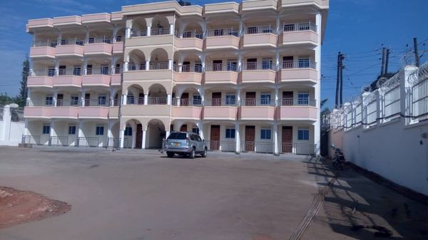 Maria flo hotel, Masaka