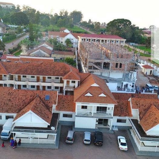 Maria flo hotel, Masaka