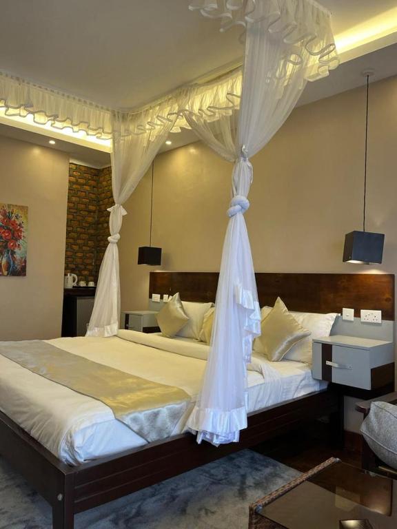 Pavonina Hotel, Buliisa