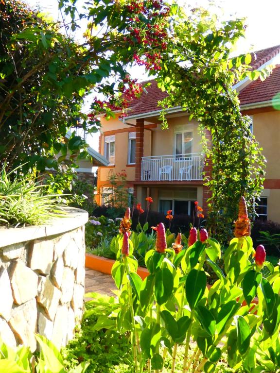 Pineapple Guest House Entebbe – Double Room with Lake View