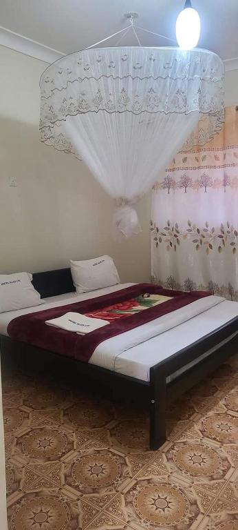 Hotel Alice, Lira