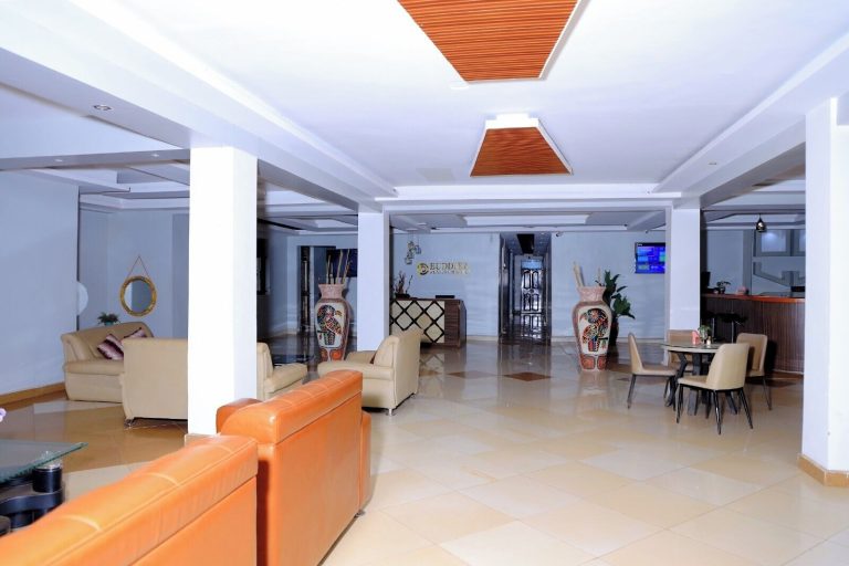 Buddiez Platinum Hotel
