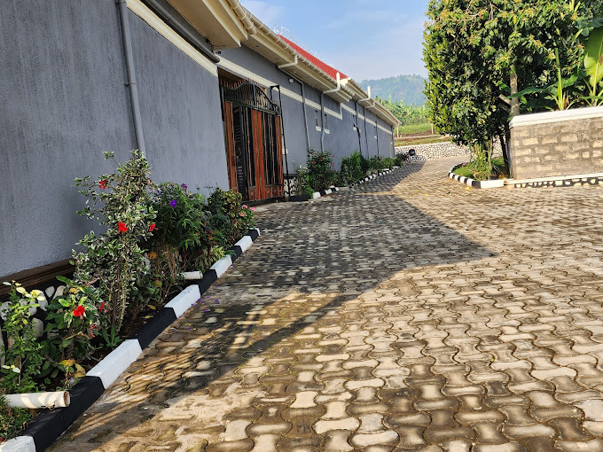 Nshevi Safari Hotel