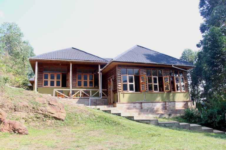 Gorilla Bluff Lodge – Triple Room, Balcony
