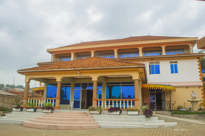 New Palm Hotel & Gardens Rukungiri