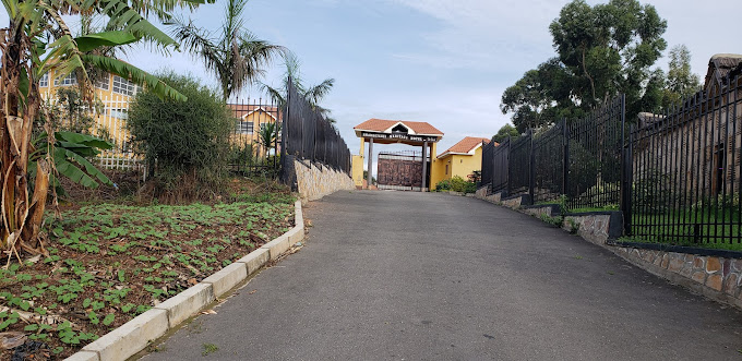 Rwamugyenyi heritage hotel and museum, Rwashamaire