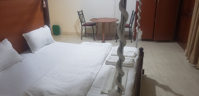 Rwamugyenyi heritage hotel and museum, Rwashamaire