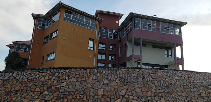 Rwamugyenyi heritage hotel and museum, Rwashamaire