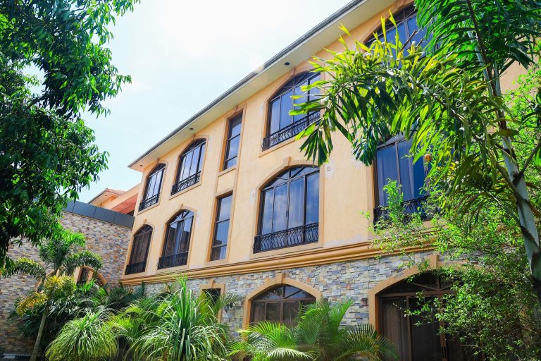 Tuzza Hotel, Bushenyi