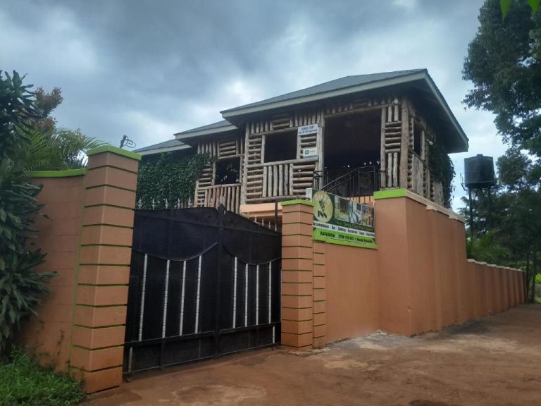 BeezB INN, Hoima