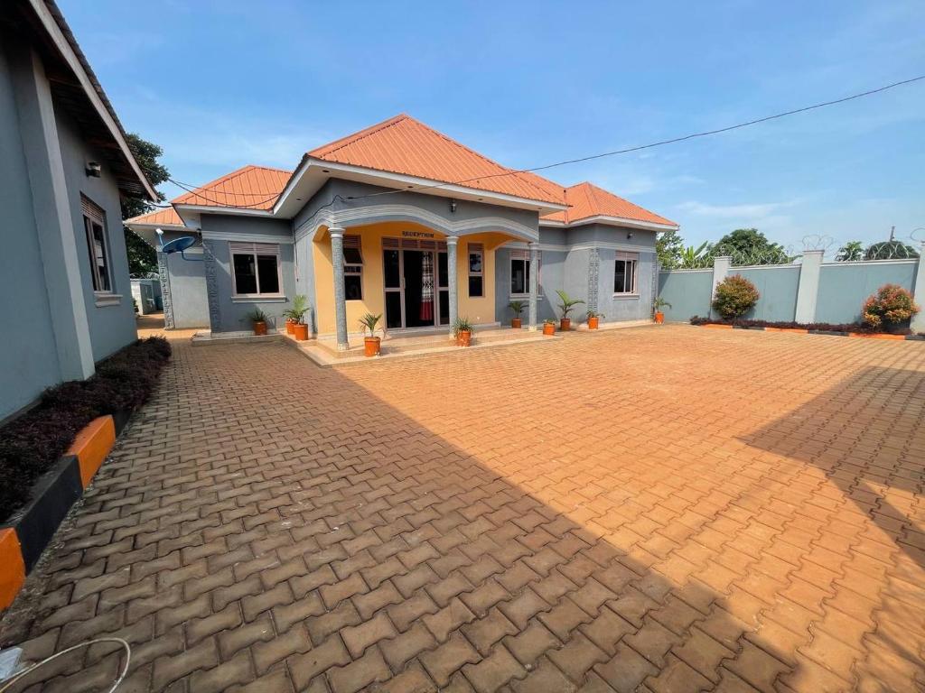 C & G Heritage Resort, Hoima