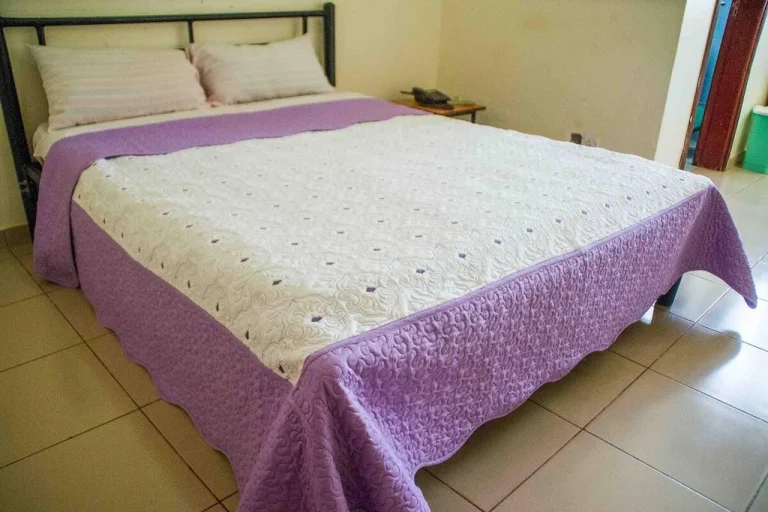 Pacific Grand Hotel, Lira