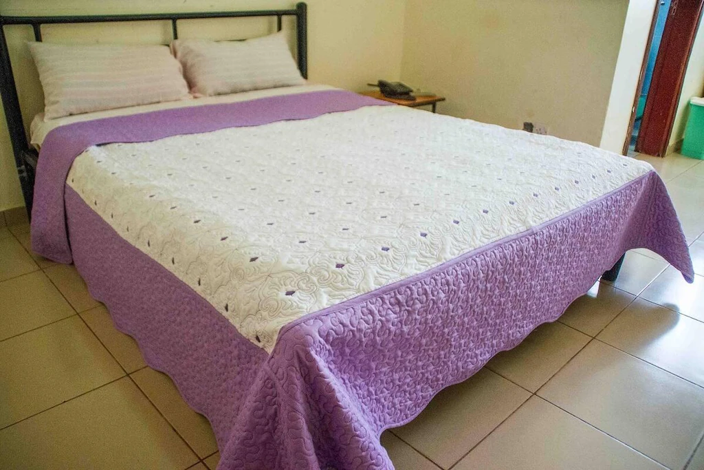 Pacific Grand Hotel, Lira