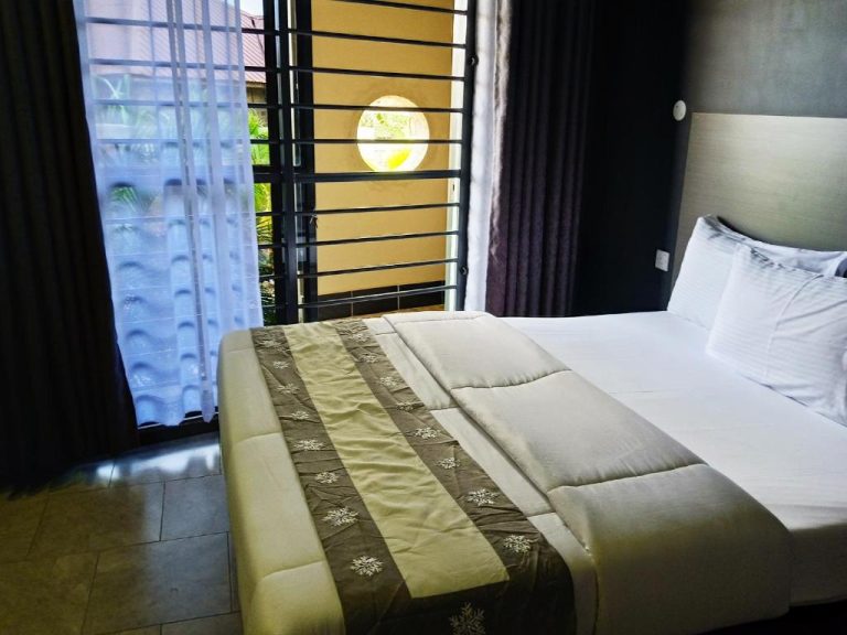 Ashleys Hotel