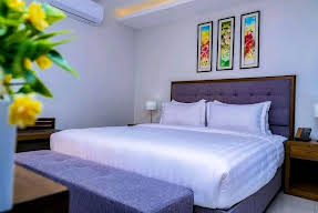 Beautiful Woman Hotel Kampala