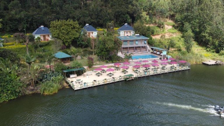 Bunyonyi Safaris Resort