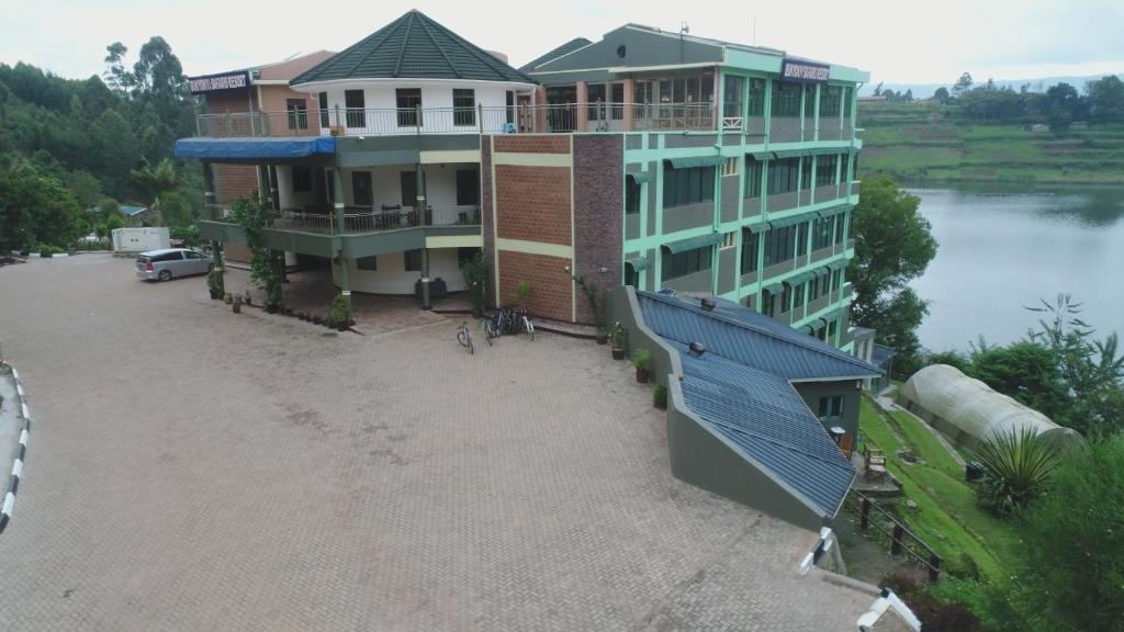 Bunyonyi Safaris Resort