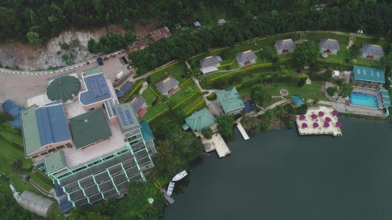Bunyonyi Safaris Resort