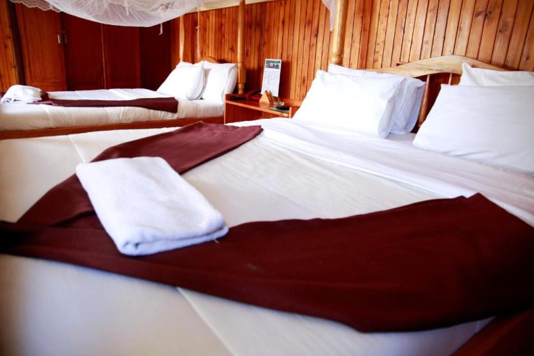 Bunyonyi Safaris Resort