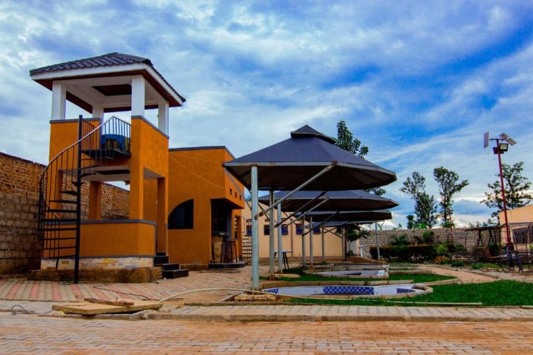 Dyvan Lounge & Cottages Mbale