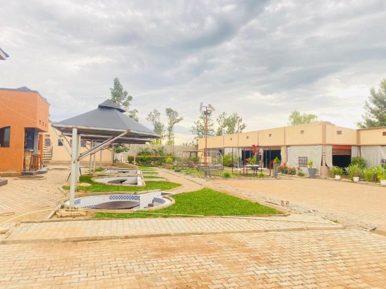 Dyvan Lounge & Cottages Mbale
