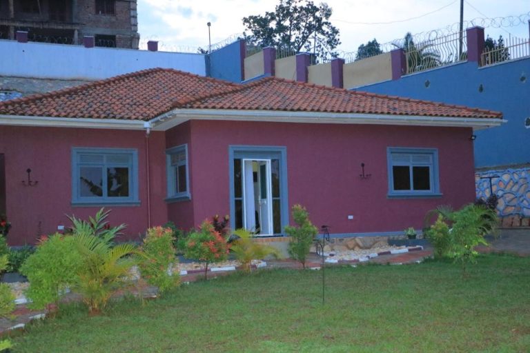 Mutundwe Villa, Kampala