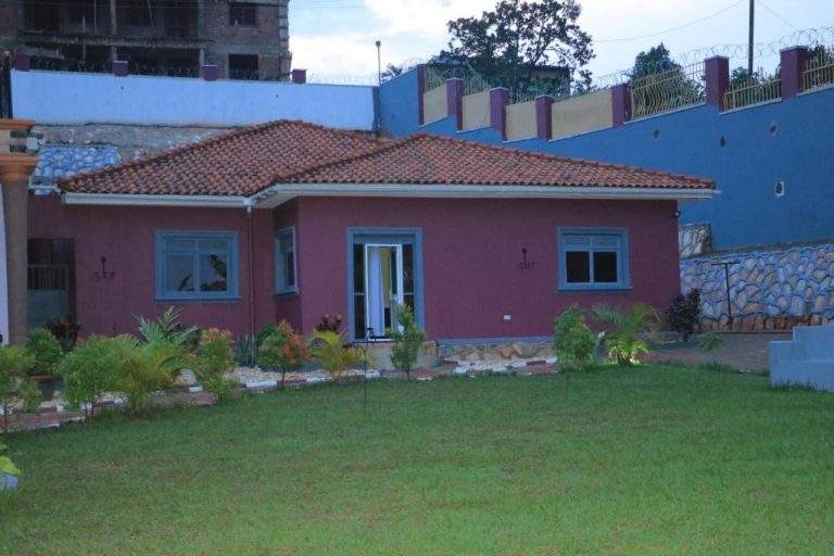 Mutundwe Villa, Kampala